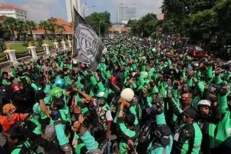 Demo Menentang Akuisisi Grab Atas Gojek