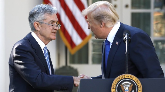 Pasar Saham AS Bergejolak Usai Trump Pecat Gubernur The Fed