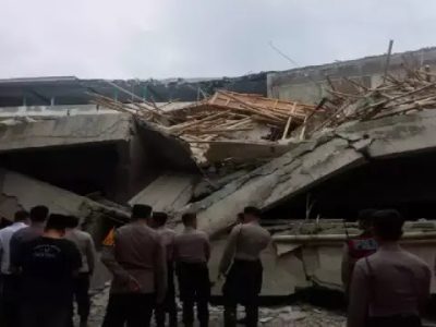 Bangunan Pesantren Di Sidoarjo Runtuh Saat Siswa Salat