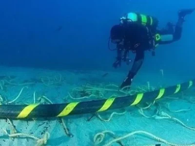 Google Dan Meta Tunda Proyek Kabel Bawah Laut Di Laut Merah