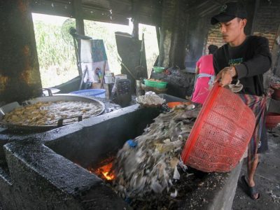 Polemik Pabrik Tahu Di Jawa Timur: Penggunaan Sampah Plastik Impor Picu Risiko Kesehatan