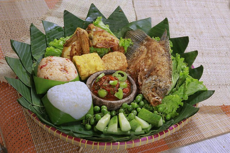 Kuliner Nasi Timbel