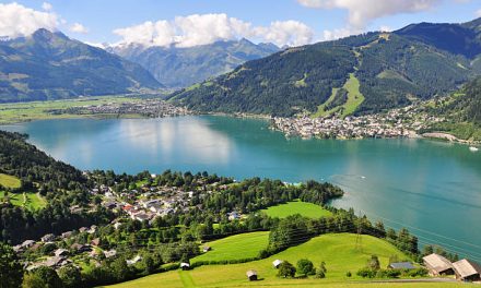Kota Indah Zell Terletak Di Pinggir Danau Dan Pegunungan Alpen