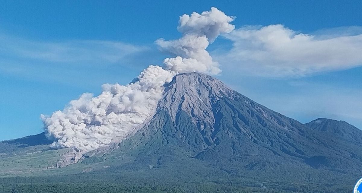 Gunung Semeru Erupsi, Letusan Capai 1.000 M di Atas Puncak