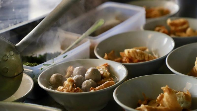 Nikmatnya Makan Bakso